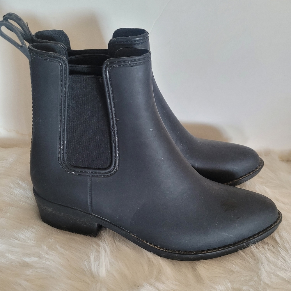 Rain ankle boots black color